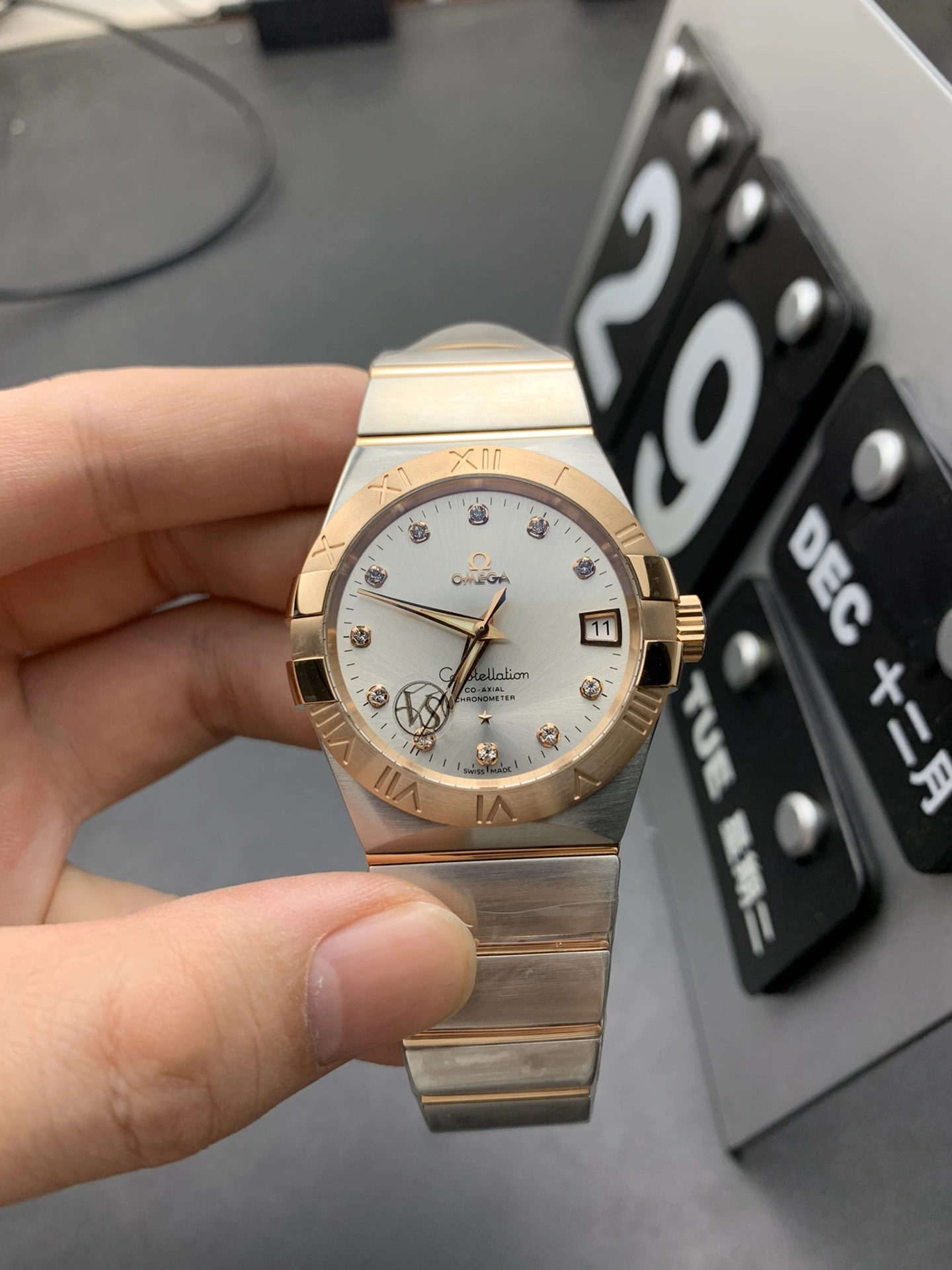 DailyWear CBD Factory Omega Constellation 38mm Two-Tone Rose Gold Diamond Dial (123.20.38.21.52.001) 1:1 Super Clone – DD8500 Movement 305